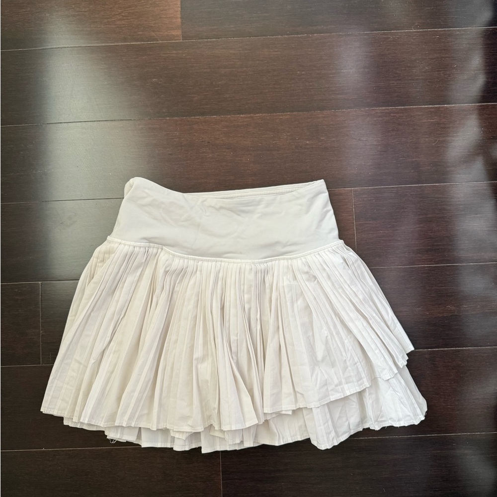 Ivivva White Mini Skirt with Pleated Tiered Design for Casual Wear